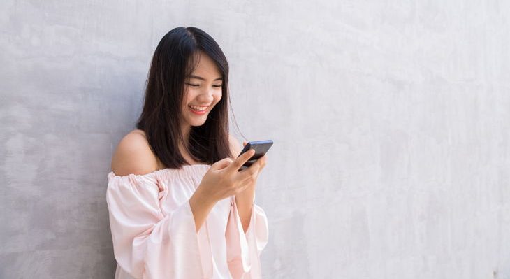 How to Deal With Homesickness in College - 6 Keep in touch with friends and family back home