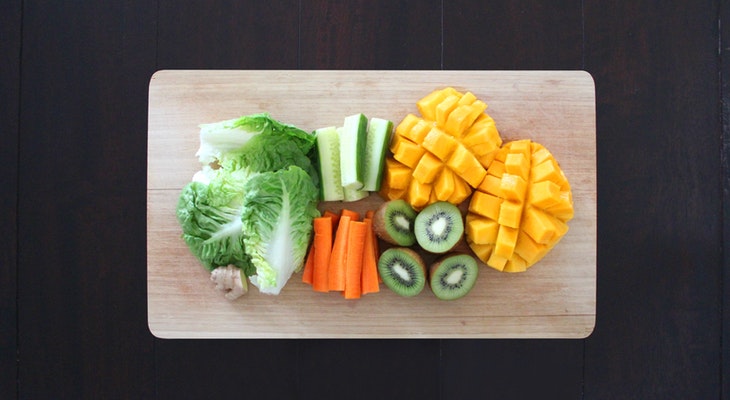 10-Lies-College-Students-Tell-Their-Parents - 3 - Yes mum I’m eating my fruits and vegetables - Feature