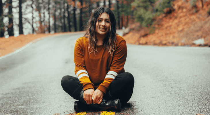 Lonely No More, An Introvert’s Guide to Making New Friends in College - 3 Dazzle people with your smile!