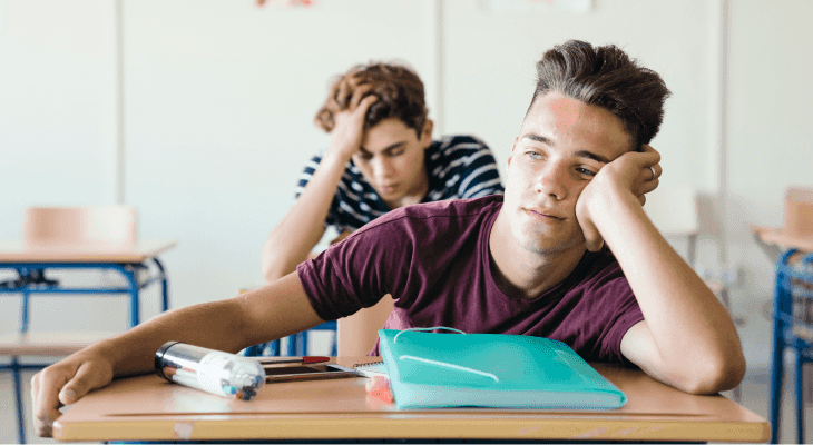 How to Survive a Boring Class in College (And Still Pass It!) - Feature-Image