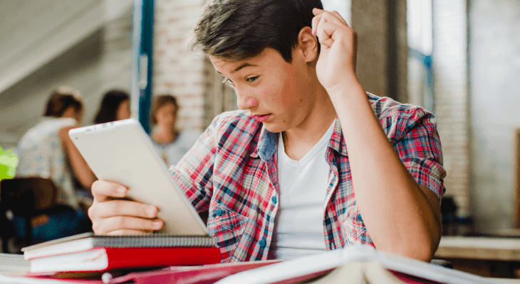 Sorry, Not Sorry - 15 Things College Students Are Guilty Of - 2 Pretending to look busy during a class