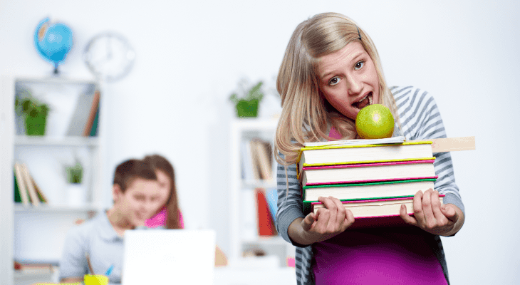 Sorry, Not Sorry - 15 Things College Students Are Guilty Of - 4 Eating in class