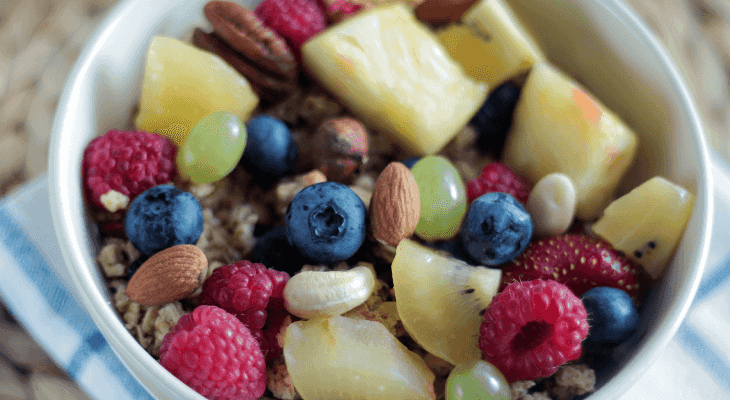 How college students can save money on food - 5 Snack on fruits and nuts