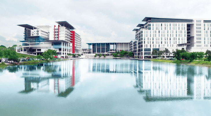 Taylors college lakeside campus - 1 Chill out by a 2.5 football fields size lake