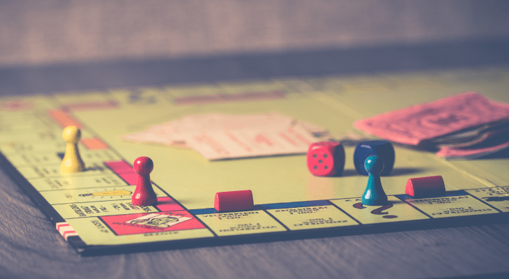 7 Cheap Ways to Have Fun as Broke College Students-7 Have board game sessions