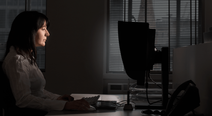 Embarrassing Emails Mistakes You Didn't Know You Were Making in University-Sending emails at odd hours