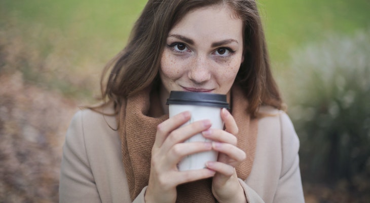 Things you should not do at a job interview - 7 Walking in with a drink in hand
