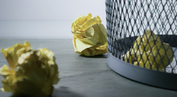 Things you should not do at a job interview - 8 Asking irrelevant questions