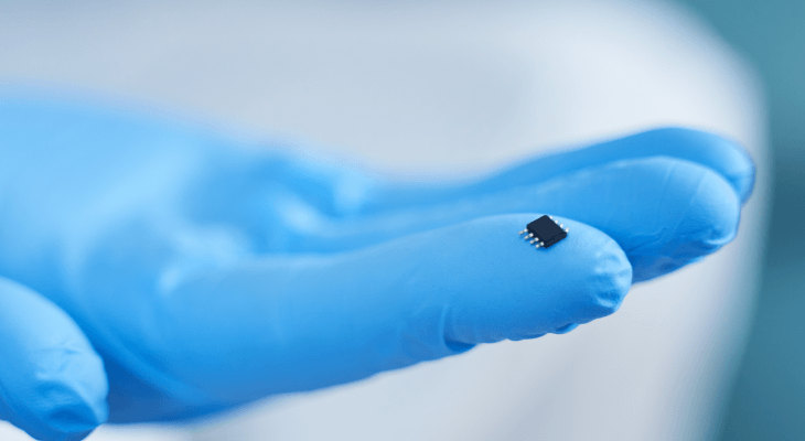 vaccine-myths-microchip