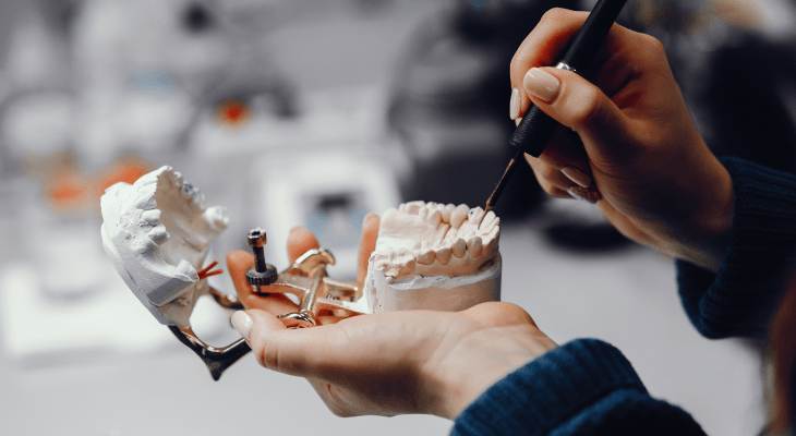 roles-healthcare-dentist-technologist